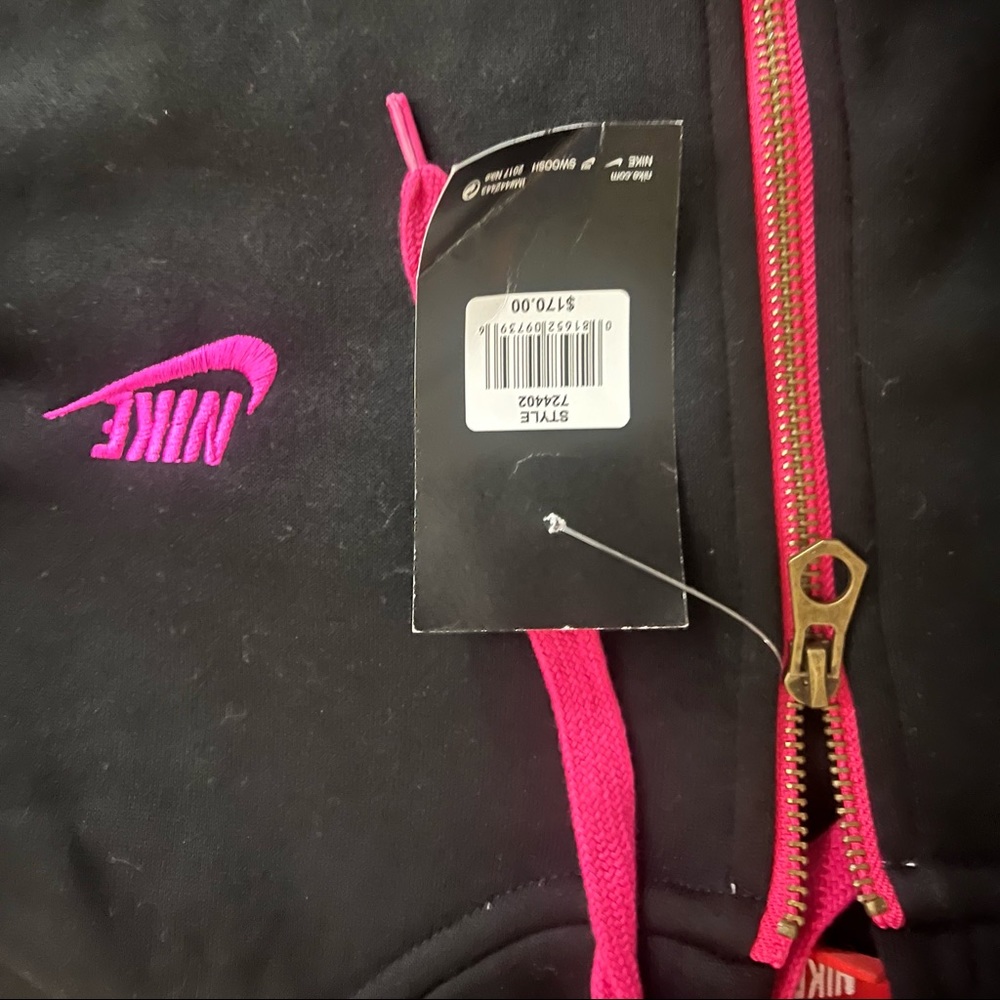 brand new, never worn nike sweat suit.